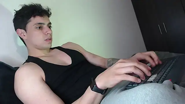 yourfavoriteboy   online show from November 16, 2025, 10:13 pm