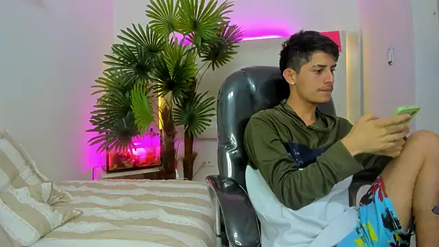 Snapshot of Wicked_Twink chatting on October 25, 2025, 11:20 am Wicked Twink online show from October 25, 2025, 11:20 am