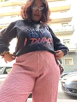 Snapshot of LadySophia03 chatting on October 9, 2025, 8:37 am LadySophia03 online show from October 9, 2025, 8:37 am