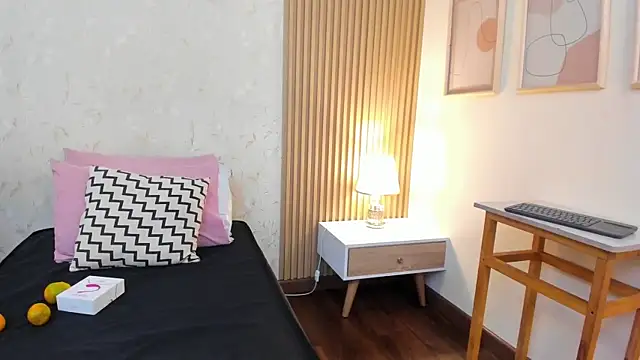 Snapshot of halleylorens chatting on November 4, 2025, 7:06 pm halleylorens online show from November 4, 2025, 7:06 pm