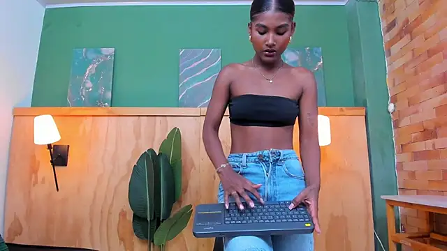 halleylorens online show from February 23, 2026, 5:24 pm