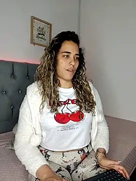 Snapshot of Miss-Melina chatting on October 18, 2025, 10:01 pm Miss-Melina online show from October 18, 2025, 10:01 pm