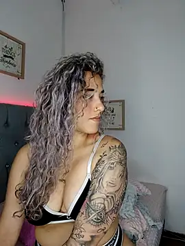 Snapshot of Miss-Melina chatting on November 15, 2025, 6:01 pm Miss-Melina online show from November 15, 2025, 6:01 pm