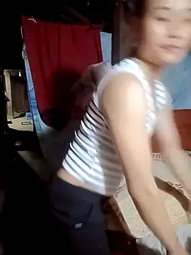 Snapshot of Ruaiuoi chatting on April 27, 2026, 12:25 pm Ruaiuoi online show from April 27, 2026, 12:25 pm