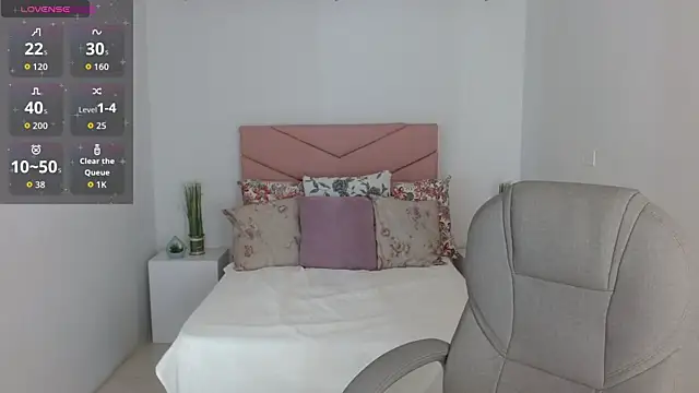 SarayVega  online show from October 11, 2025, 7:15 pm