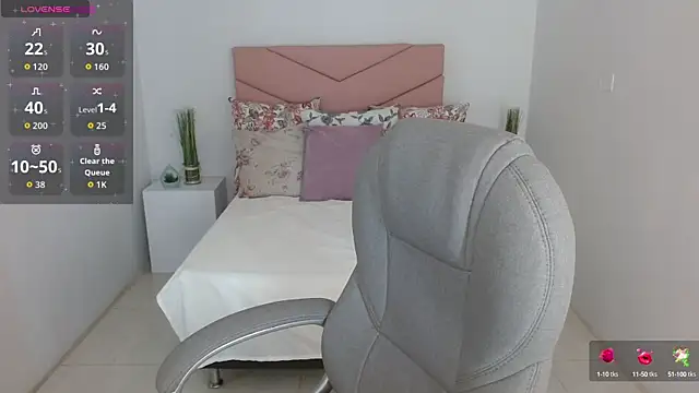 SarayVega  online show from October 16, 2025, 7:11 pm