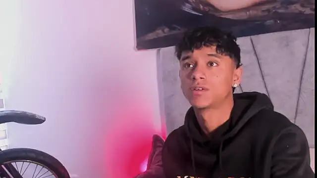 Snapshot of ZYZZ1312 chatting on December 2, 2025, 5:14 pm ZYZZ1312 online show from December 2, 2025, 5:14 pm