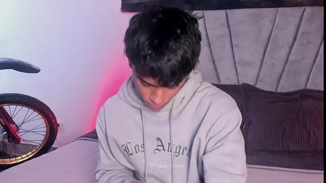 Snapshot of ZYZZ1312 chatting on November 26, 2025, 3:12 pm ZYZZ1312 online show from November 26, 2025, 3:12 pm