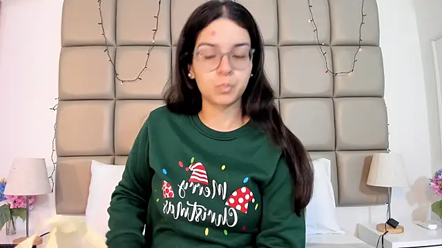 Snapshot of MiaMillers1 chatting on December 16, 2025, 11:14 am MiaMillers1 online show from December 16, 2025, 11:14 am