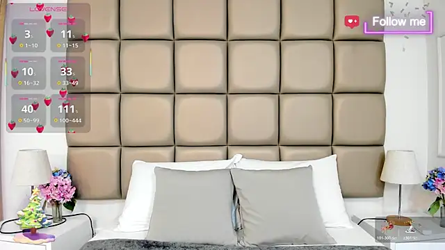 Snapshot of MiaMillers1 chatting on November 22, 2025, 11:31 am MiaMillers1 online show from November 22, 2025, 11:31 am