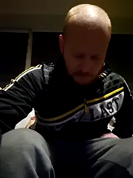 Snapshot of svenni2525 chatting on November 21, 2025, 1:26 am svenni2525 online show from November 21, 2025, 1:26 am