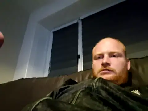 Snapshot of svenni2525 chatting on October 17, 2025, 12:14 am svenni2525 online show from October 17, 2025, 12:14 am