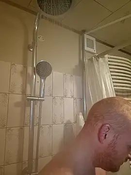 Snapshot of svenni2525 chatting on November 2, 2025, 12:10 pm svenni2525 online show from November 2, 2025, 12:10 pm