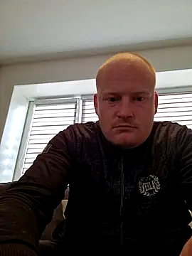 Snapshot of svenni2525 chatting on September 28, 2025, 3:30 pm svenni2525 online show from September 28, 2025, 3:30 pm