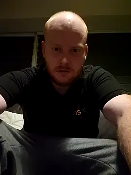 Snapshot of svenni2525 chatting on November 8, 2025, 12:25 am svenni2525 online show from November 8, 2025, 12:25 am