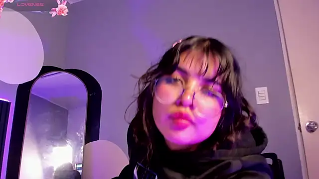Snapshot of Zara_Snow chatting on October 2, 2025, 3:10 am Zara Snow online show from October 2, 2025, 3:10 am