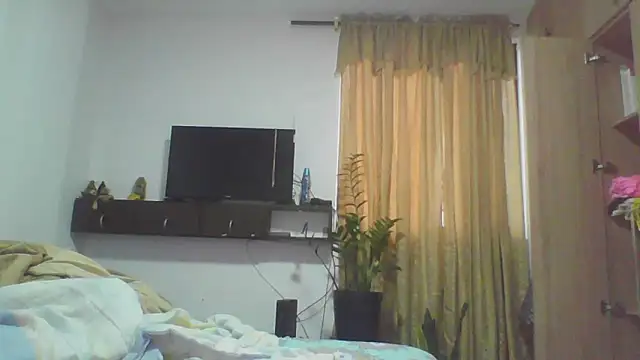 Snapshot of naiaratobon__ chatting on October 16, 2025, 11:18 am naiaratobon online show from October 16, 2025, 11:18 am