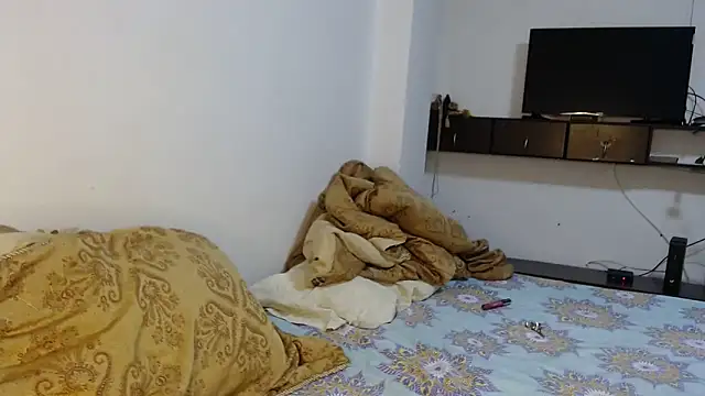 Snapshot of naiaratobon__ chatting on October 10, 2025, 6:36 am naiaratobon online show from October 10, 2025, 6:36 am