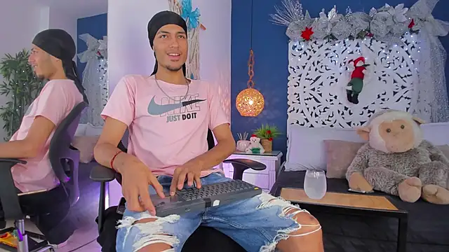 Snapshot of Adonis_WB chatting on December 4, 2025, 8:30 pm Adonis WB online show from December 4, 2025, 8:30 pm