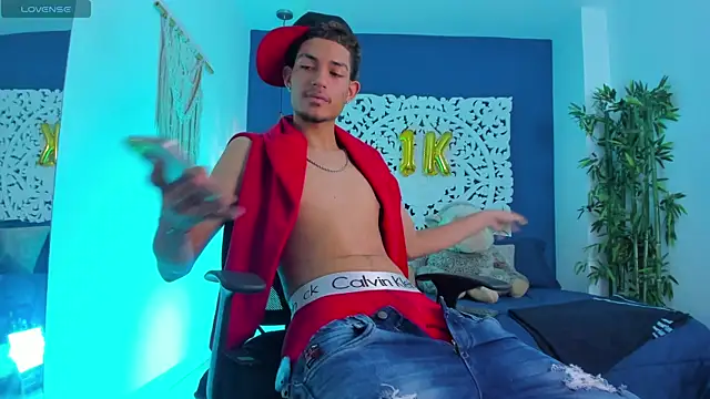 Snapshot of Adonis_WB chatting on November 11, 2025, 9:20 pm Adonis WB online show from November 11, 2025, 9:20 pm