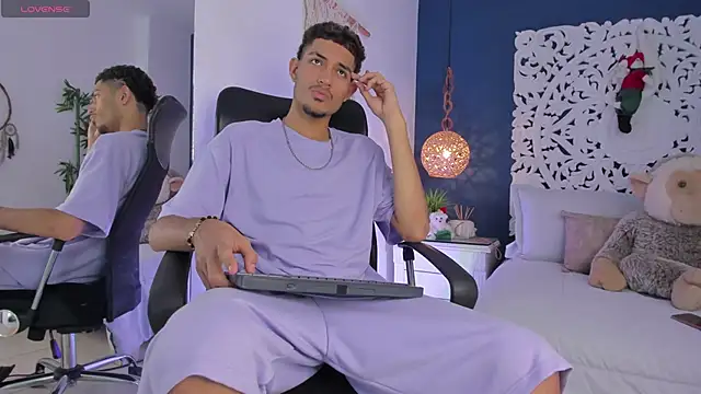 Snapshot of Adonis_WB chatting on November 24, 2025, 10:10 pm Adonis WB online show from November 24, 2025, 10:10 pm