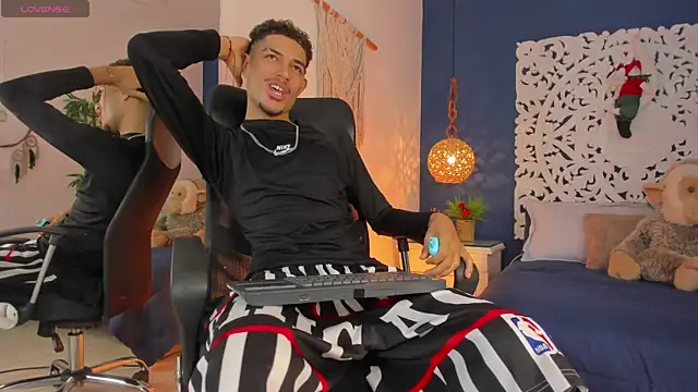 Snapshot of Adonis_WB chatting on November 21, 2025, 1:59 am Adonis WB online show from November 21, 2025, 1:59 am