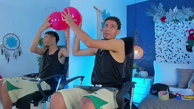 Snapshot of Adonis_WB chatting on November 28, 2025, 9:04 pm Adonis WB online show from November 28, 2025, 9:04 pm