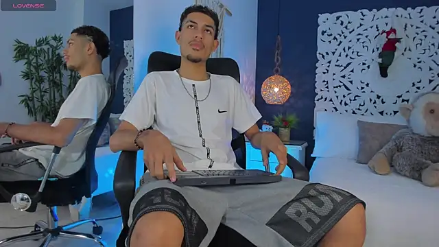 Snapshot of Adonis_WB chatting on November 21, 2025, 10:09 pm Adonis WB online show from November 21, 2025, 10:09 pm