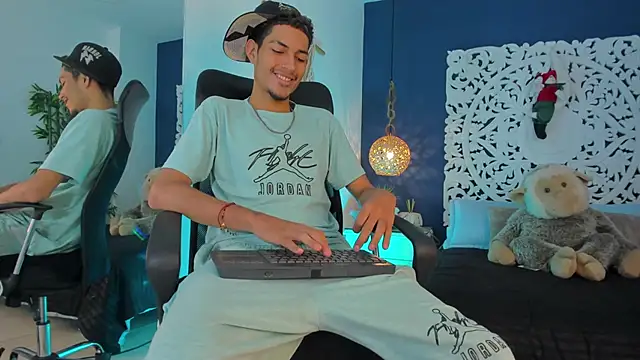 Snapshot of Adonis_WB chatting on November 19, 2025, 2:11 am Adonis WB online show from November 19, 2025, 2:11 am