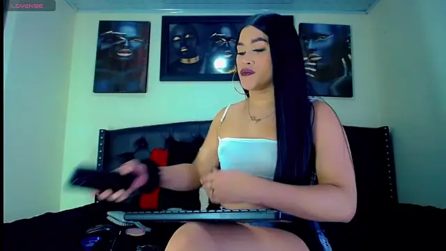 Eemily - online show from October 8, 2025, 5:53 am