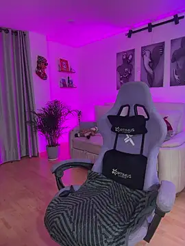 paula boom online show from December 16, 2025, 3:44 am