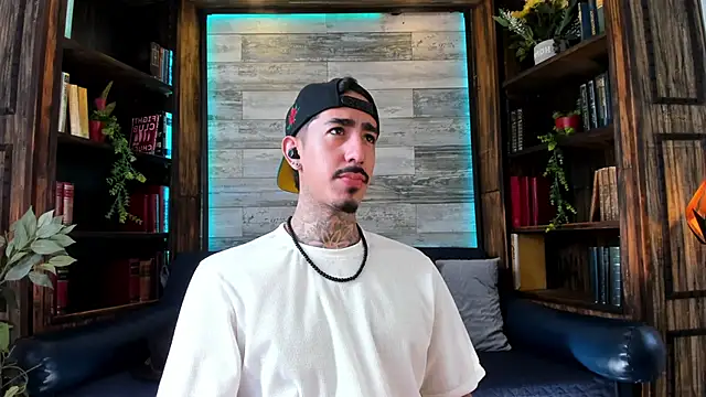 Snapshot of Donovan_Desmond chatting on June 20, 2026, 8:03 pm Donovan Desmond online show from June 20, 2026, 8:03 pm