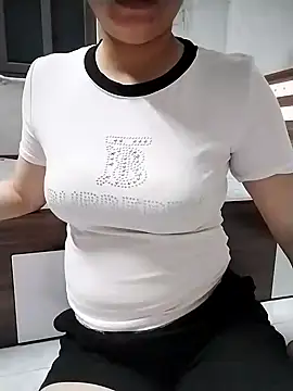 Mie rose online show from October 25, 2025, 2:39 pm