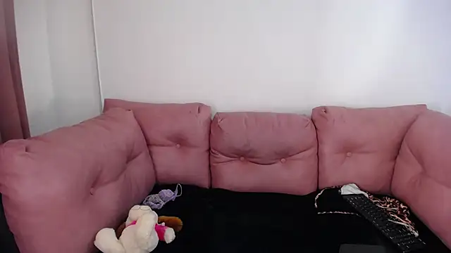 Miahotcs1 online show from May 12, 2026, 1:17 pm