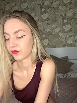 Snapshot of mishapallmer chatting on November 5, 2025, 2:47 am mishapallmer online show from November 5, 2025, 2:47 am