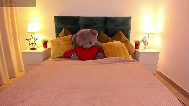 Snapshot of mishapallmer chatting on October 19, 2025, 8:17 am mishapallmer online show from October 19, 2025, 8:17 am