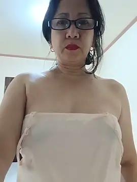 Snapshot of HotAsianDish chatting on May 22, 2026, 1:31 pm HotAsianDish online show from May 22, 2026, 1:31 pm