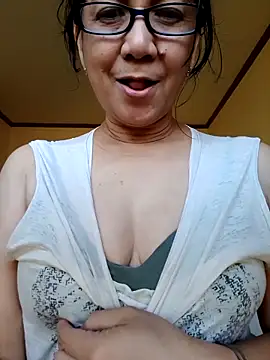 Snapshot of HotAsianDish chatting on March 12, 2026, 8:29 am HotAsianDish online show from March 12, 2026, 8:29 am