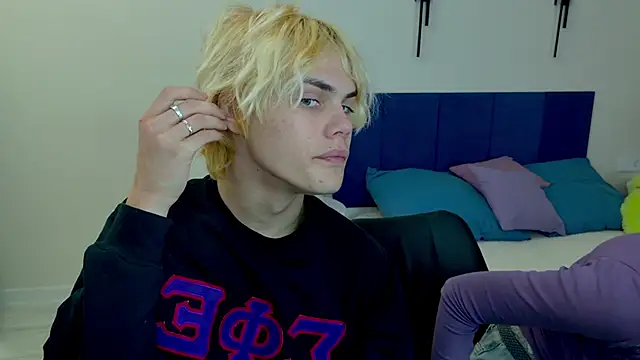 Bonnie And C1yde online show from October 11, 2025, 5:03 pm