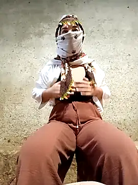 Snapshot of ezgi2545 chatting on October 21, 2025, 4:23 am ezgi2545 online show from October 21, 2025, 4:23 am