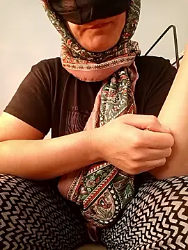 Snapshot of ezgi2545 chatting on November 9, 2025, 11:36 am ezgi2545 online show from November 9, 2025, 11:36 am