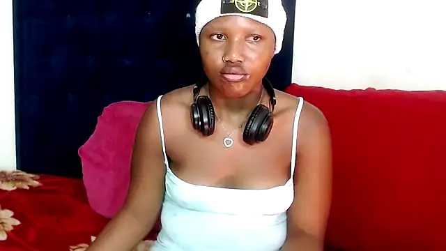 BUNNYCHOWX28 online show from January 15, 2026, 9:01 am