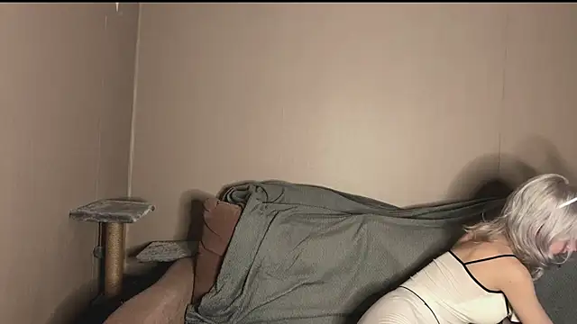 Snapshot of snowy_lisa chatting on October 22, 2025, 12:48 pm snowy lisa online show from October 22, 2025, 12:48 pm