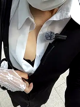 Snapshot of pink-mai chatting on March 1, 2026, 12:32 am pink-mai online show from March 1, 2026, 12:32 am