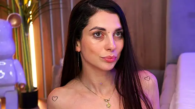EllyLynn online show from April 28, 2026, 2:27 am