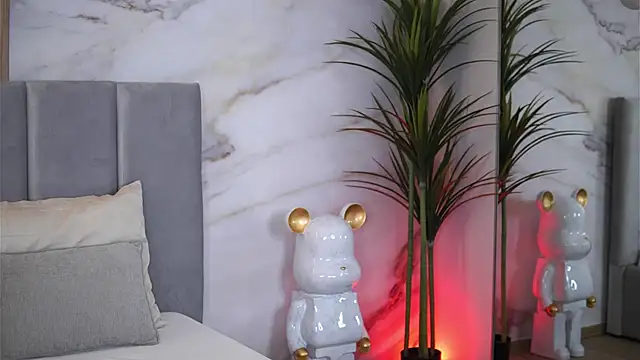 EllyLynn online show from October 12, 2025, 8:10 pm