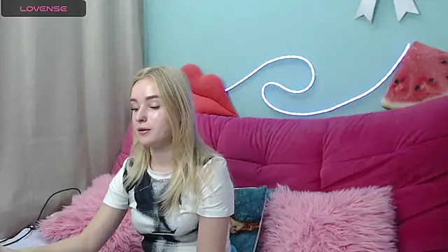 Snapshot of SofySofty chatting on November 22, 2025, 5:39 am SofySofty online show from November 22, 2025, 5:39 am