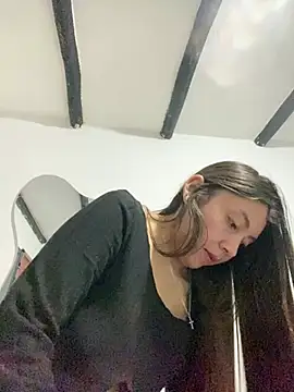 Sara-cooper2 online show from May 6, 2026, 12:31 pm
