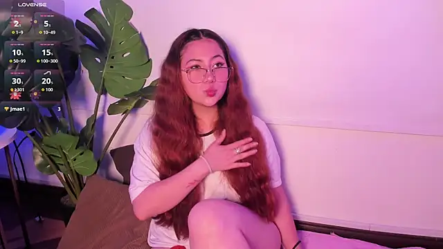 Snapshot of Nicolle_Evanss_ chatting on November 15, 2025, 6:17 am Nicolle Evanss online show from November 15, 2025, 6:17 am