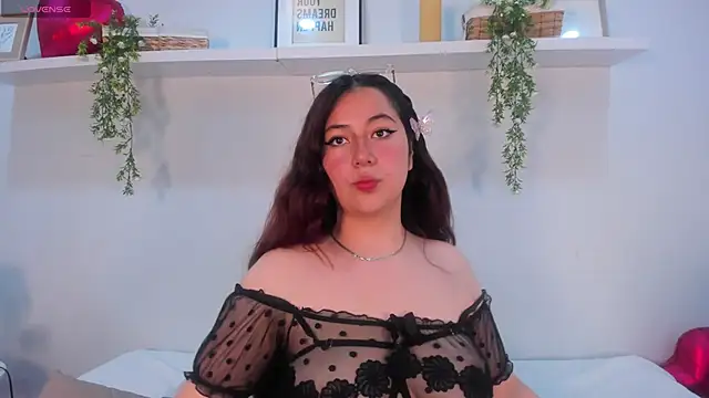 Nicolle Evanss  online show from April 22, 2026, 4:52 am